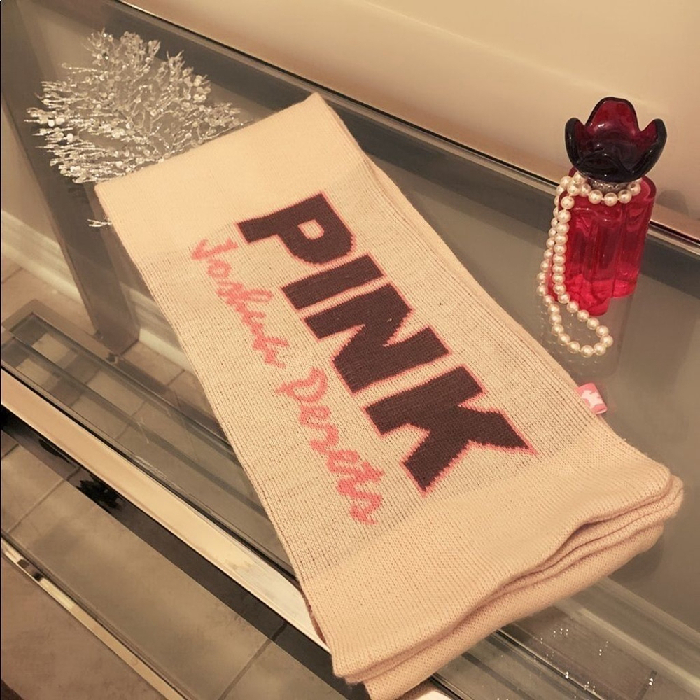 Pink extra long scarf - Picture 2 of 3